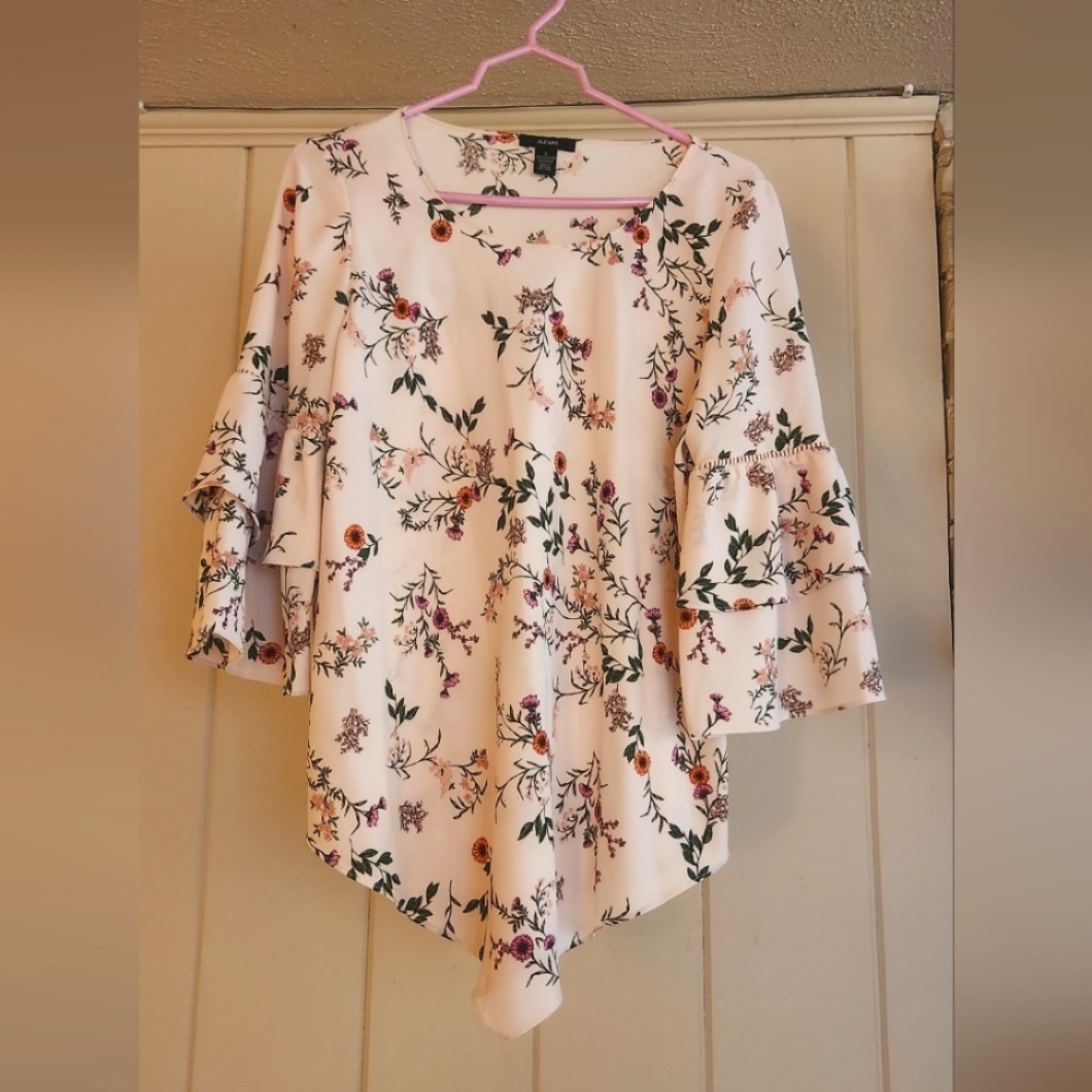 Alfani Floral Blouse, never worn women's size 4